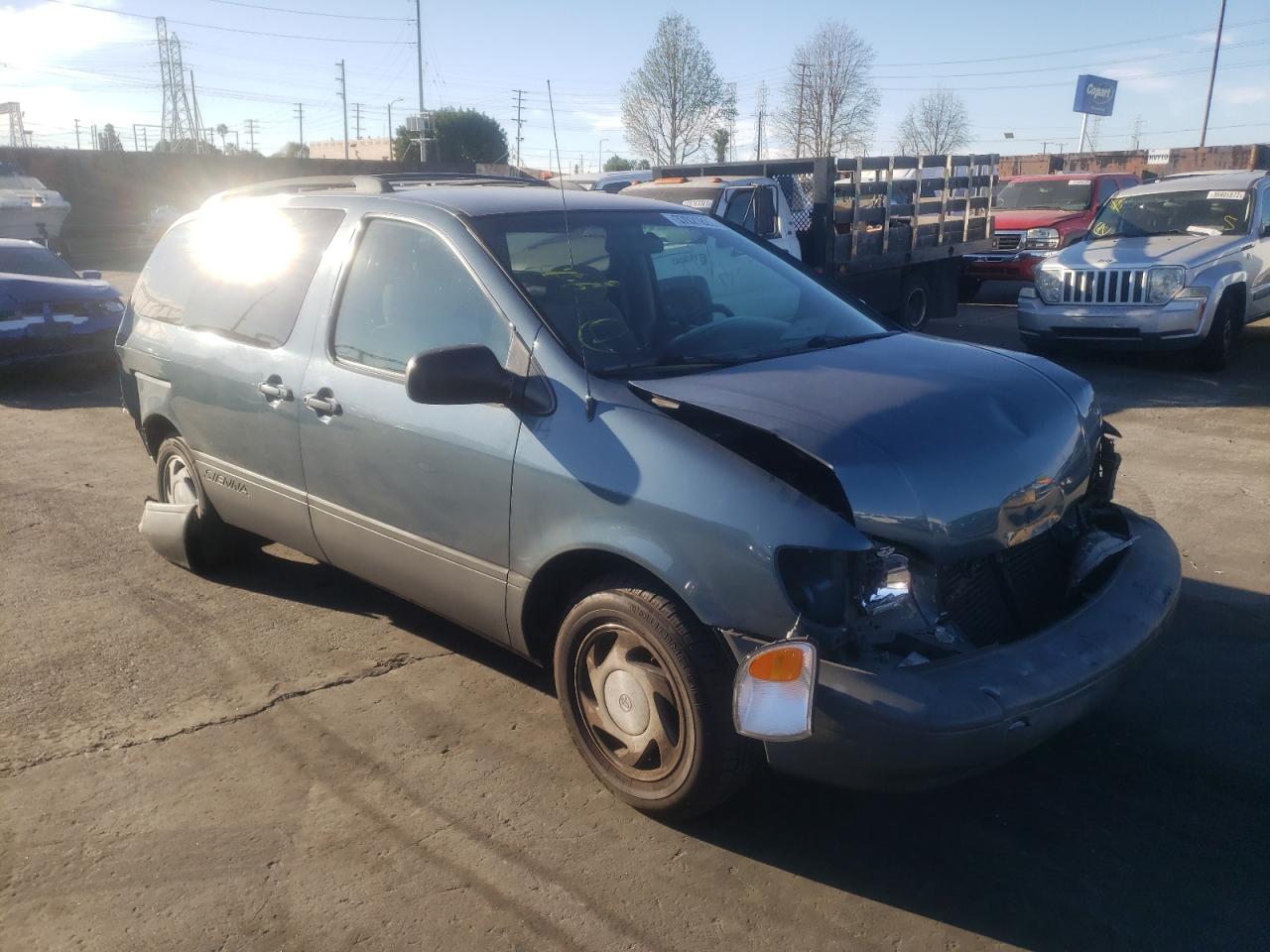 Photo 1 from auction – 2000 TOYOTA SIENNA LE with VIN 4T3ZF13C5YU247796