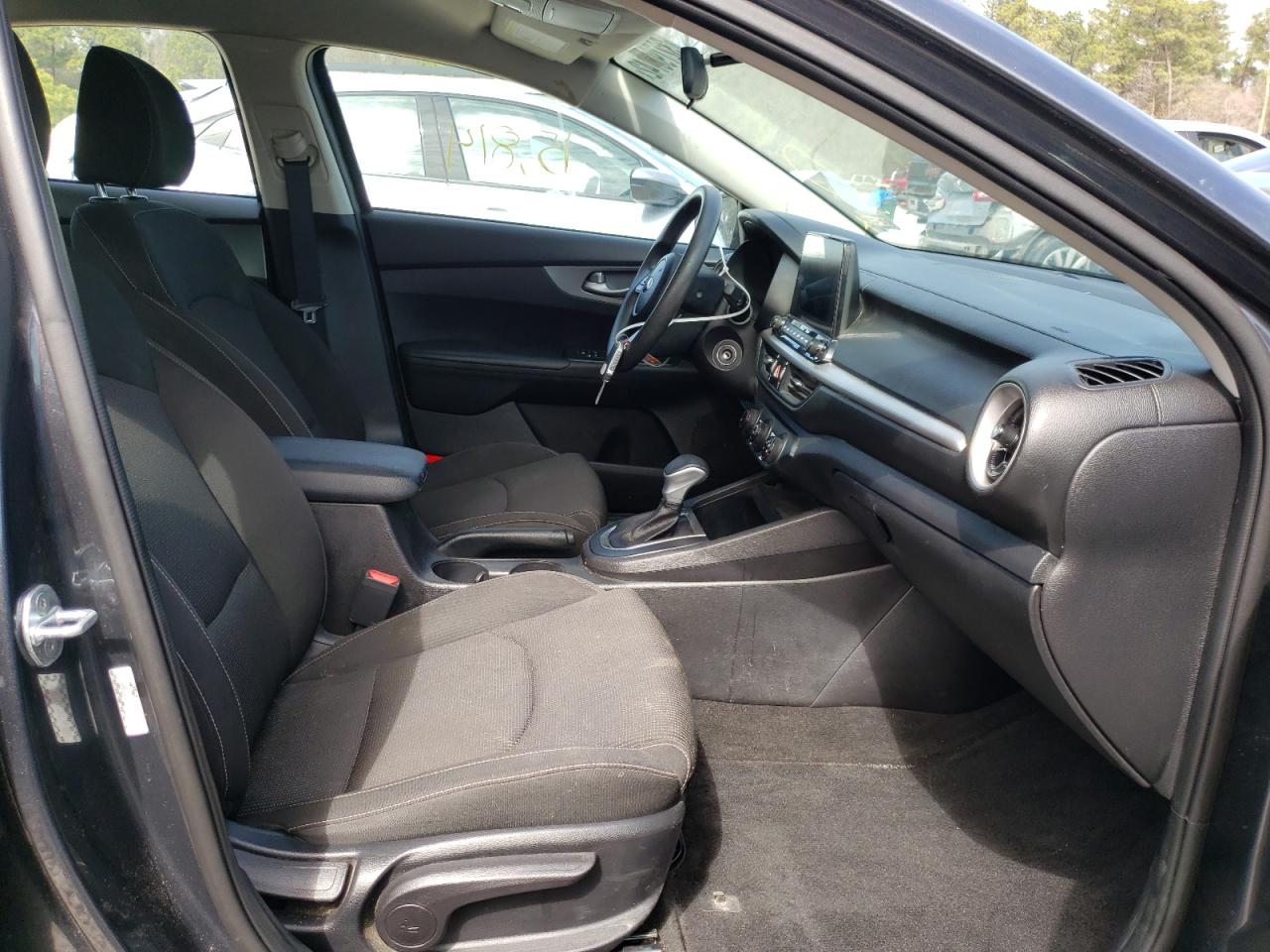Photo 5 from auction – 2021 KIA FORTE FE with VIN 3KPF24AD0ME347886