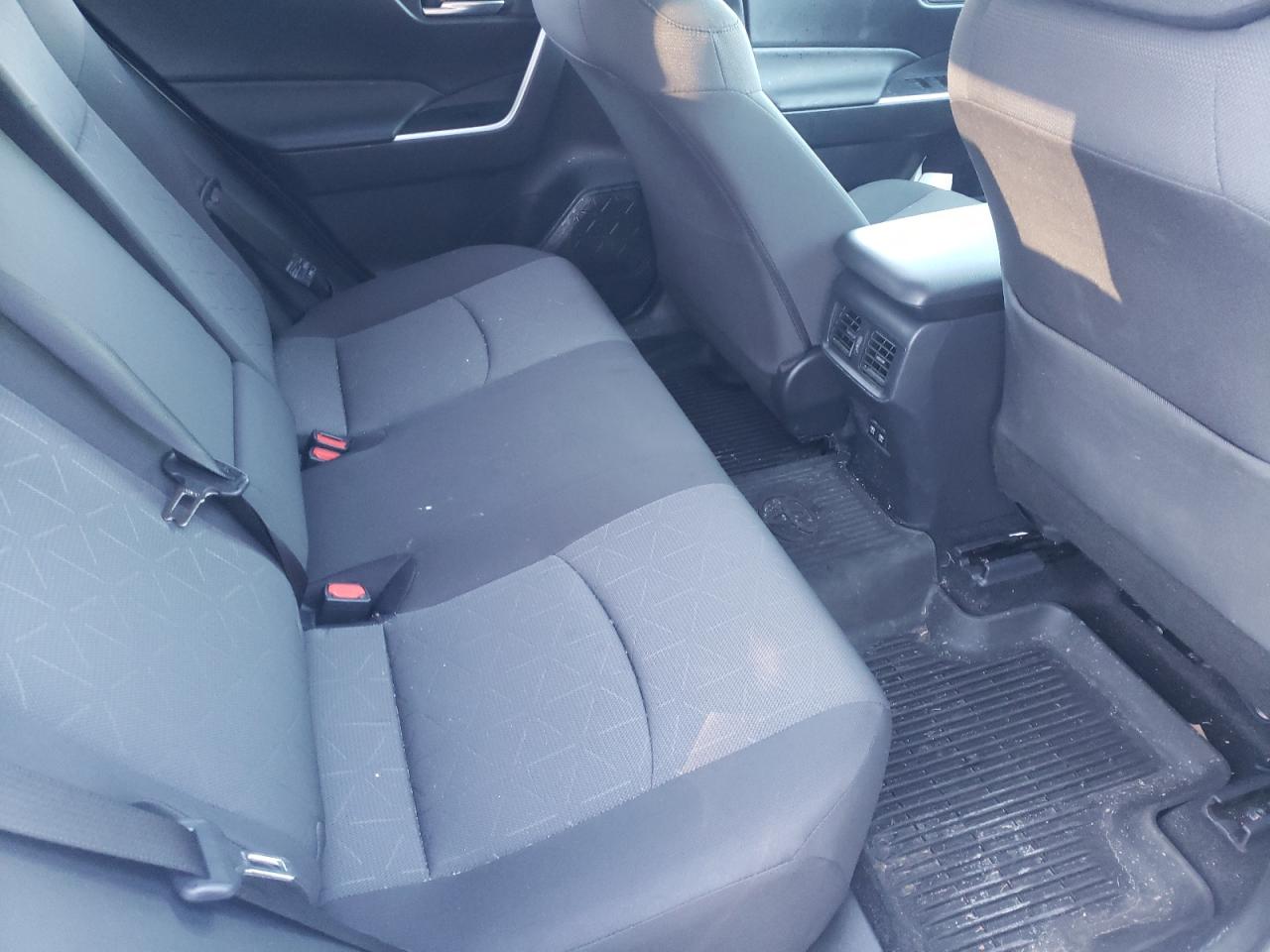 Photo 6 from auction – 2020 TOYOTA RAV4 XLE with VIN JTMP1RFV8LJ027867