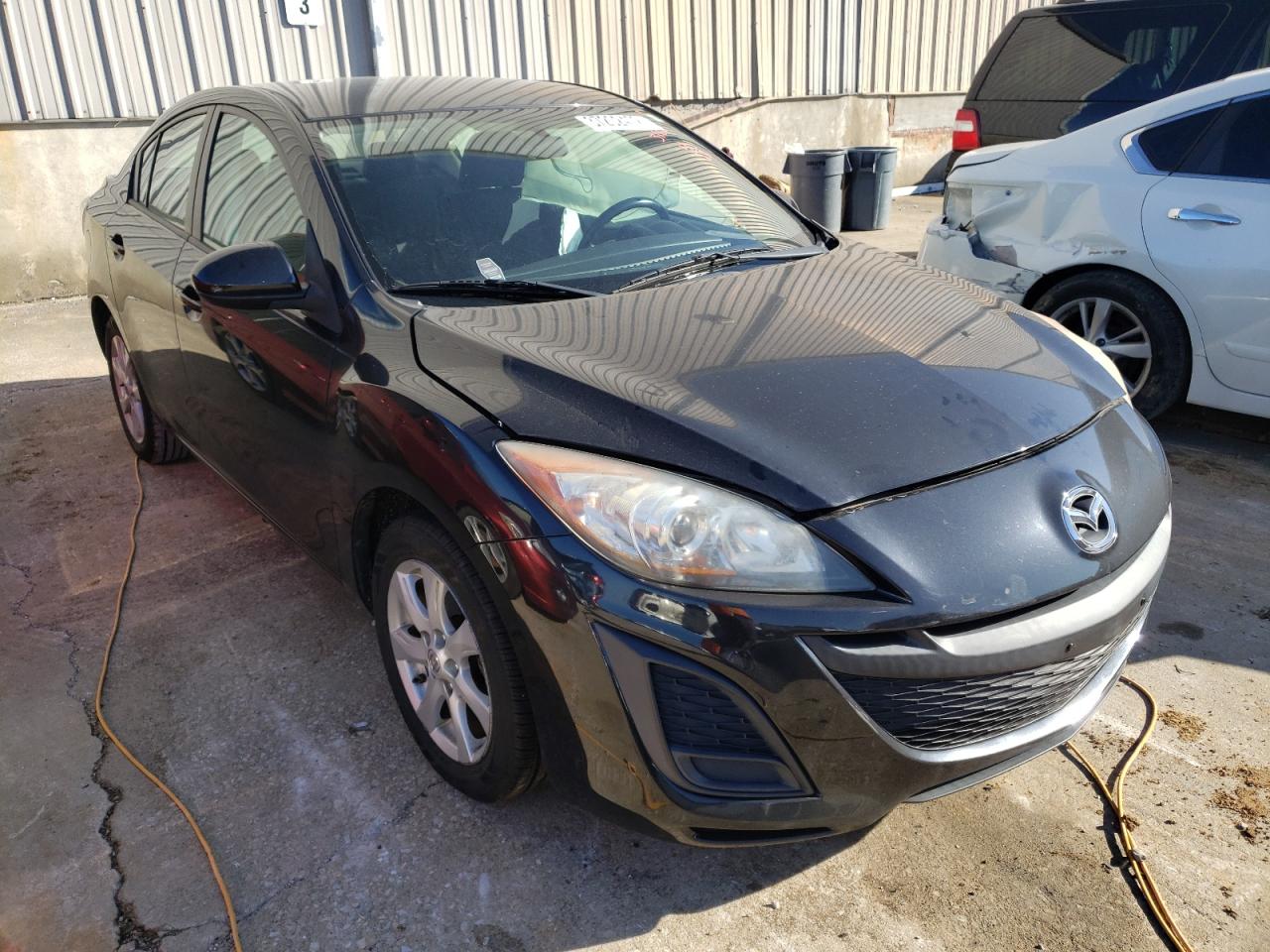 MAZDA 3 I 2011 with VIN JM1BL1VF3B1423168 - Photo from auction