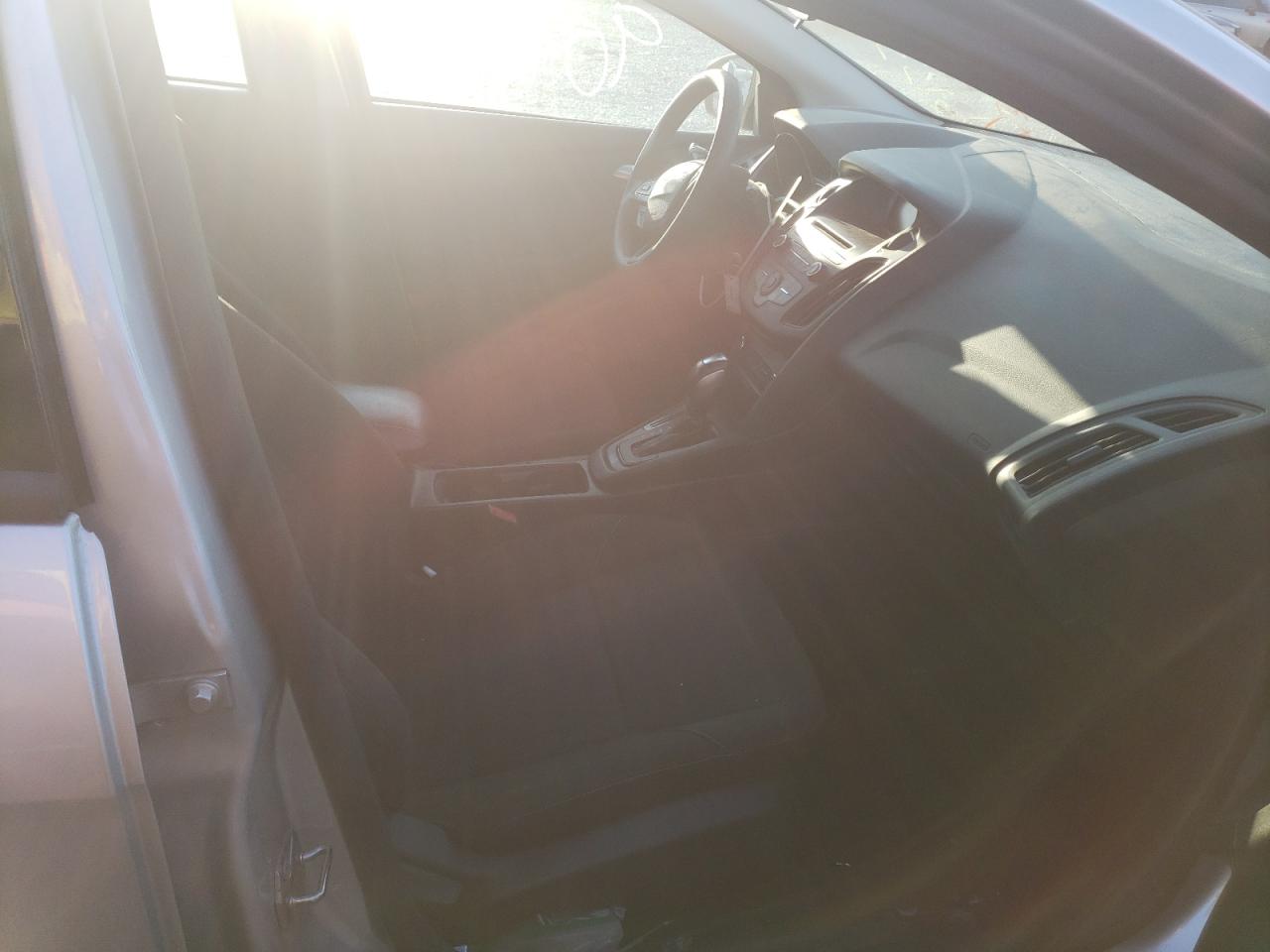 Photo 5 from auction – 2016 FORD FOCUS SE with VIN 1FADP3K23GL308999