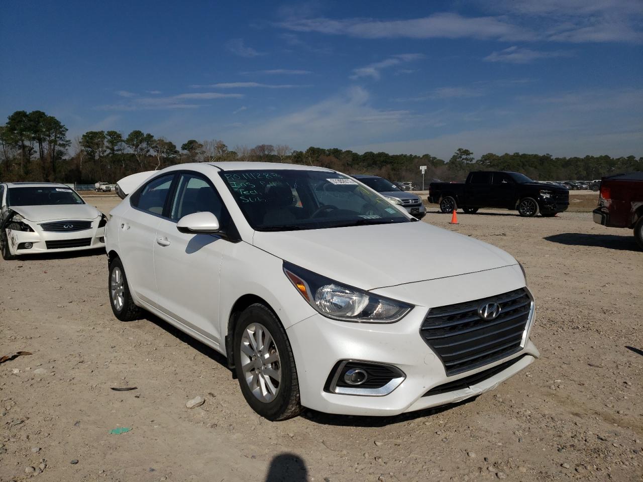 HYUNDAI ACCENT SE 2019 with VIN 3KPC24A38KE053238 - Photo from auction