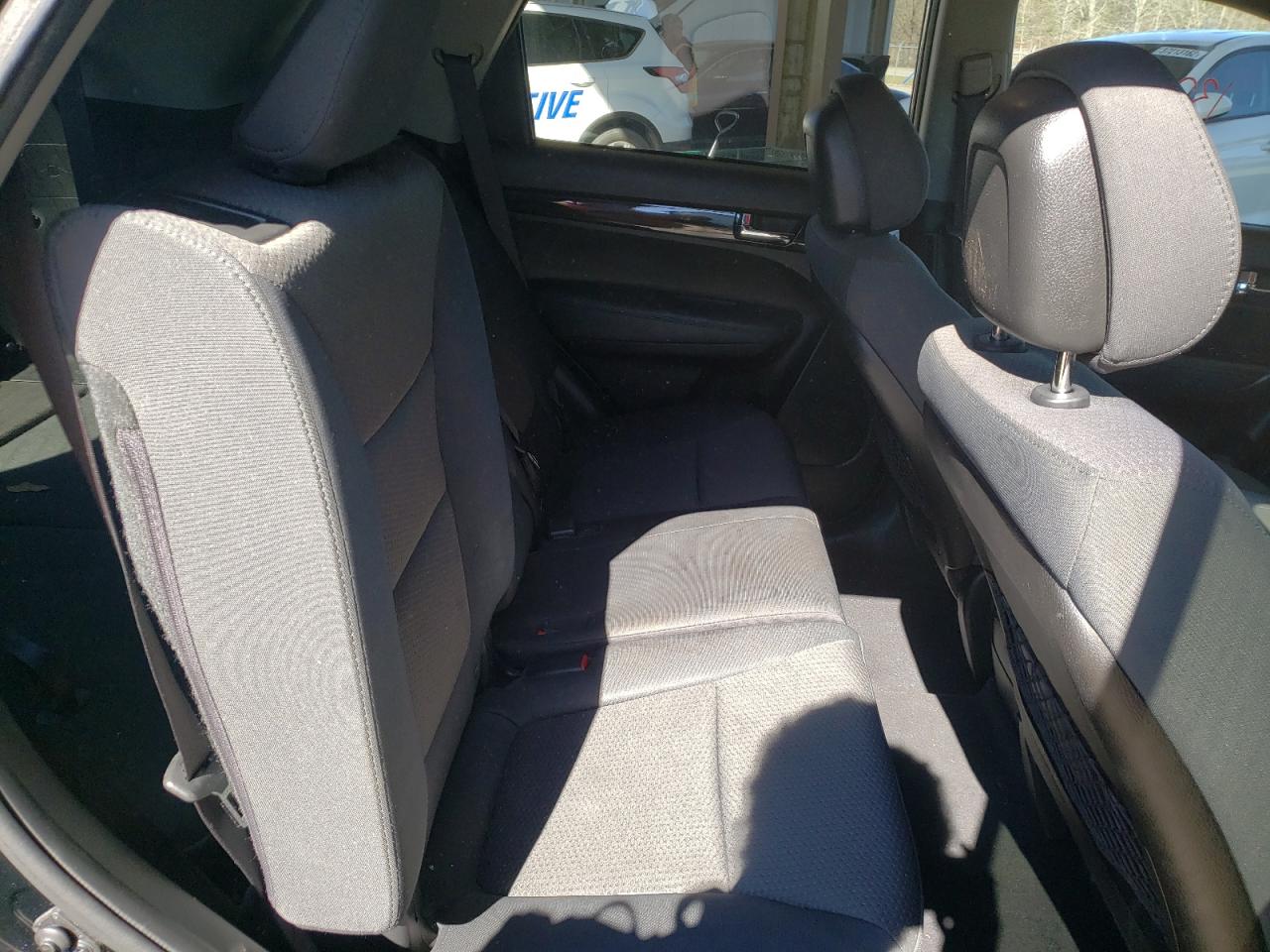 Photo 6 from auction – 2013 KIA SORENTO LX with VIN 5XYKTDA20DG348338