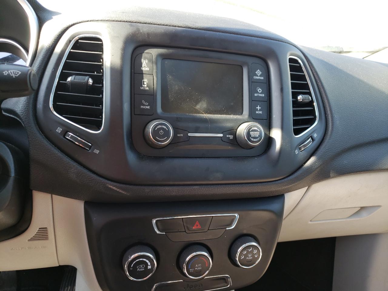 Foto 9 de la subasta – 2018 JEEP COMPASS LA con VIN 3C4NJCBB6JT494842