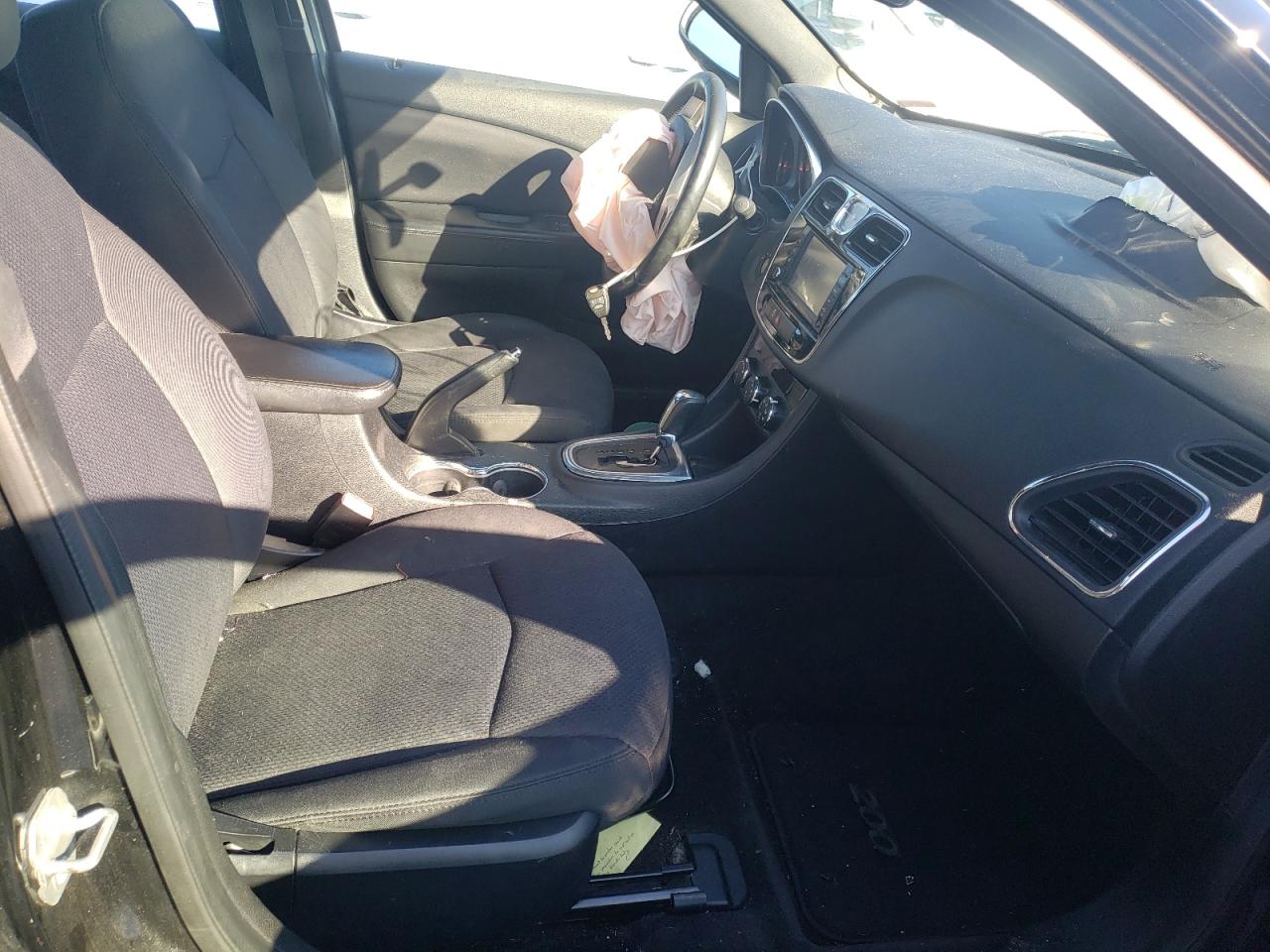 Photo 5 from auction – 2013 CHRYSLER 200 TOURIN with VIN 1C3CCBBB5DN528838