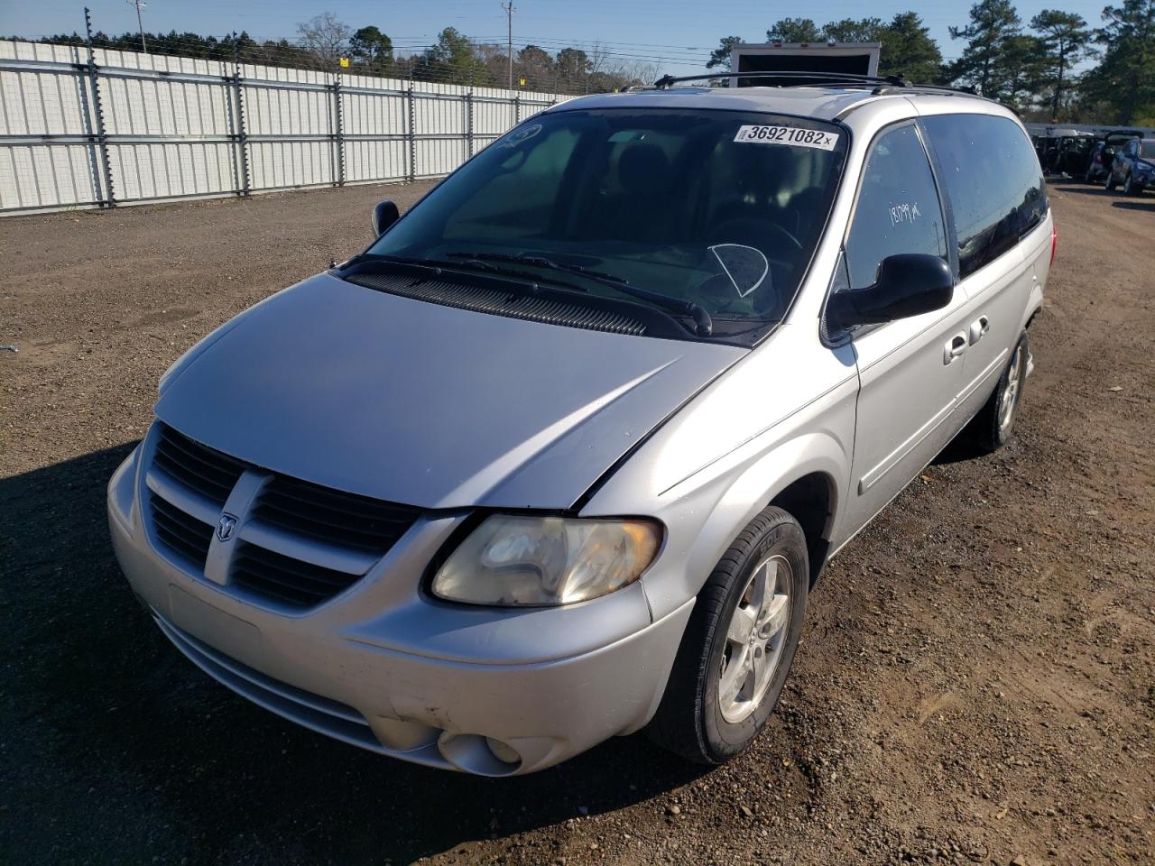 Photo 2 from auction – 2005 DODGE GRAND CARA with VIN 2D4GP44L55R290936