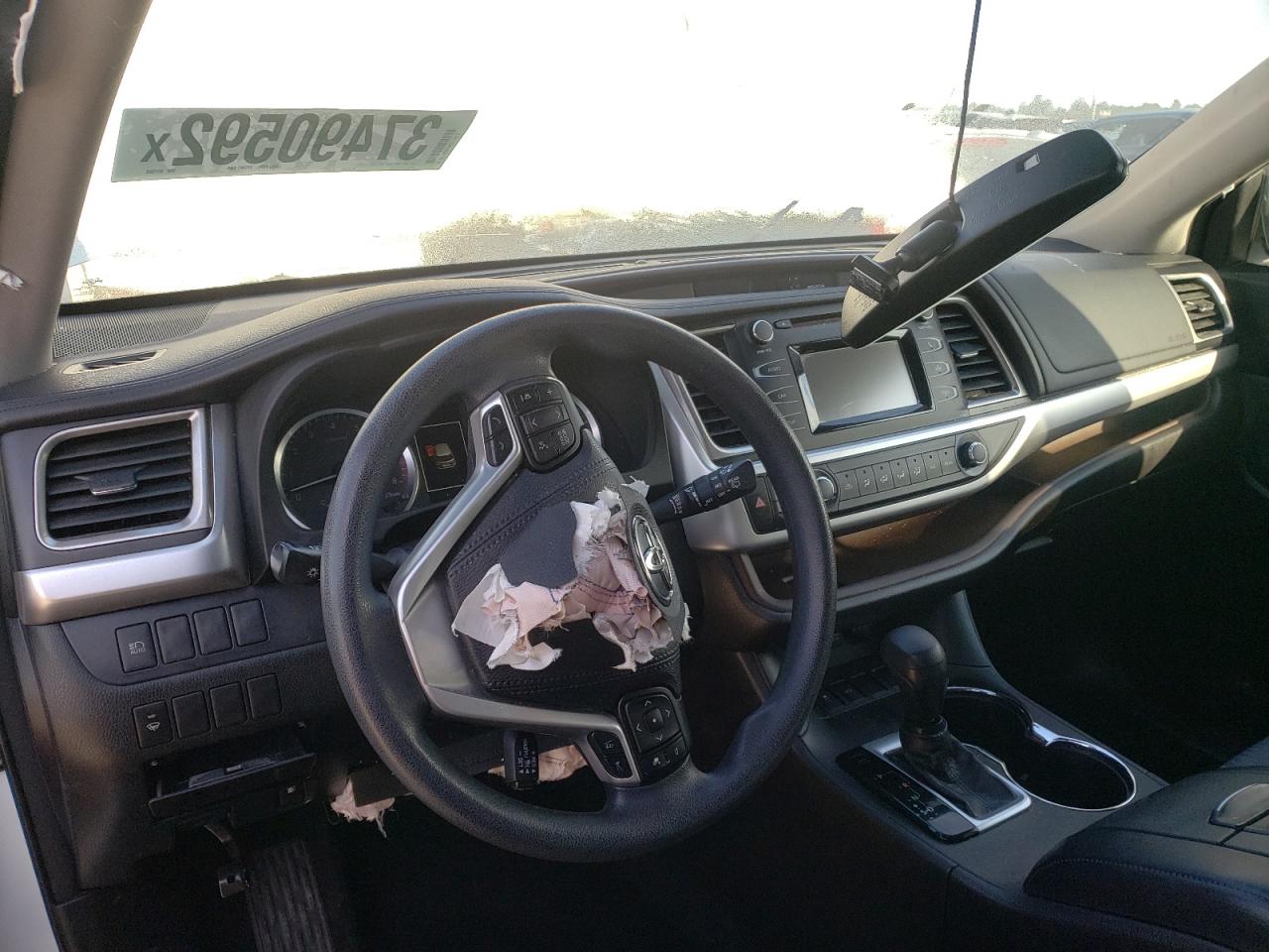 Photo 9 from auction – 2018 TOYOTA HIGHLANDER with VIN 5TDZARFH0JS035593