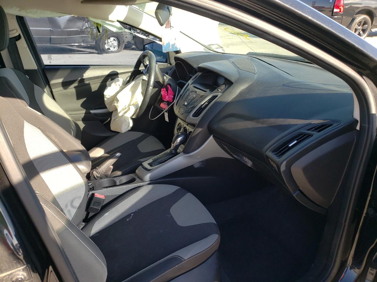 Photo 5 from auction – 2012 FORD FOCUS SE with VIN 1FAHP3K20CL129282