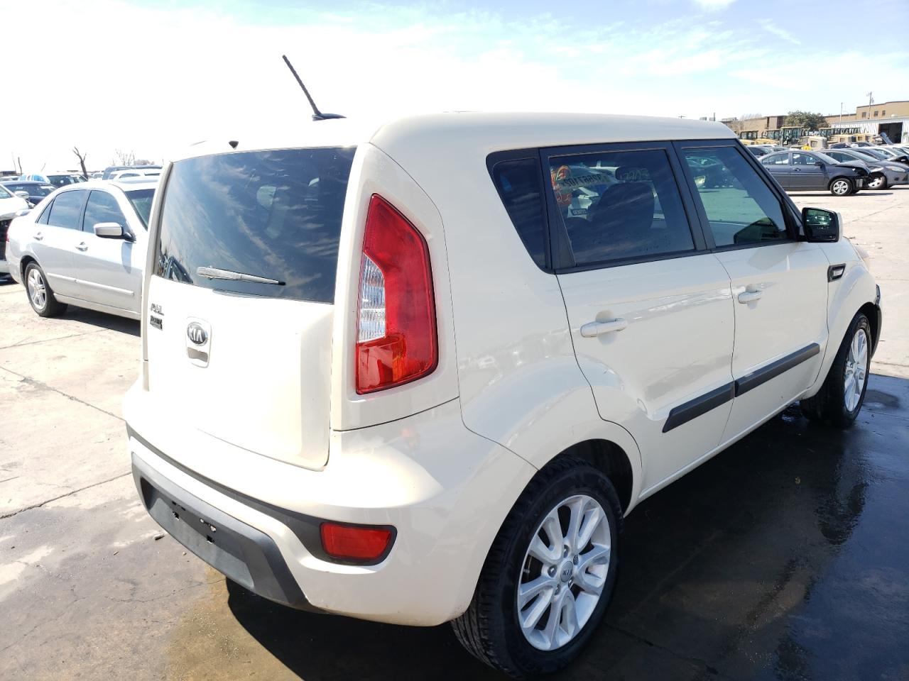 Photo 4 from auction – 2013 KIA SOUL with VIN KNDJT2A58D7567362