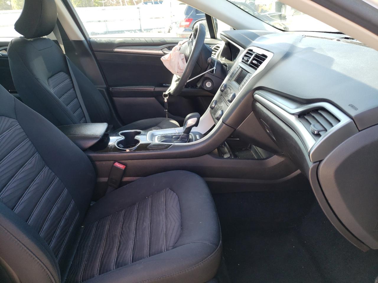 Photo 5 from auction – 2016 FORD FUSION SE with VIN 3FA6P0H77GR116495