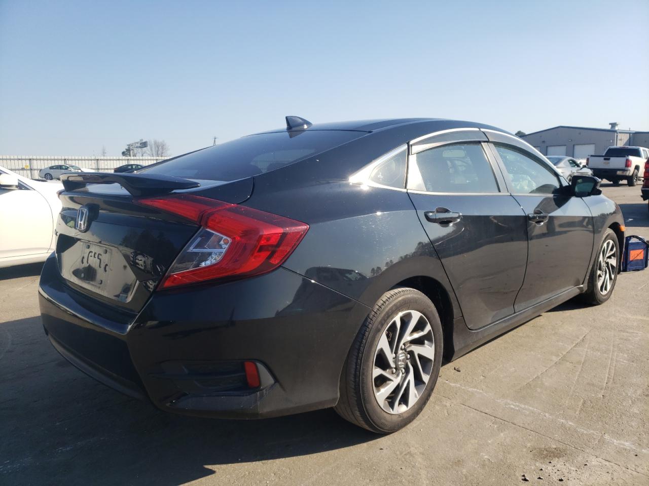 Photo 4 from auction – 2017 HONDA CIVIC EX with VIN 19XFC2F72HE018066