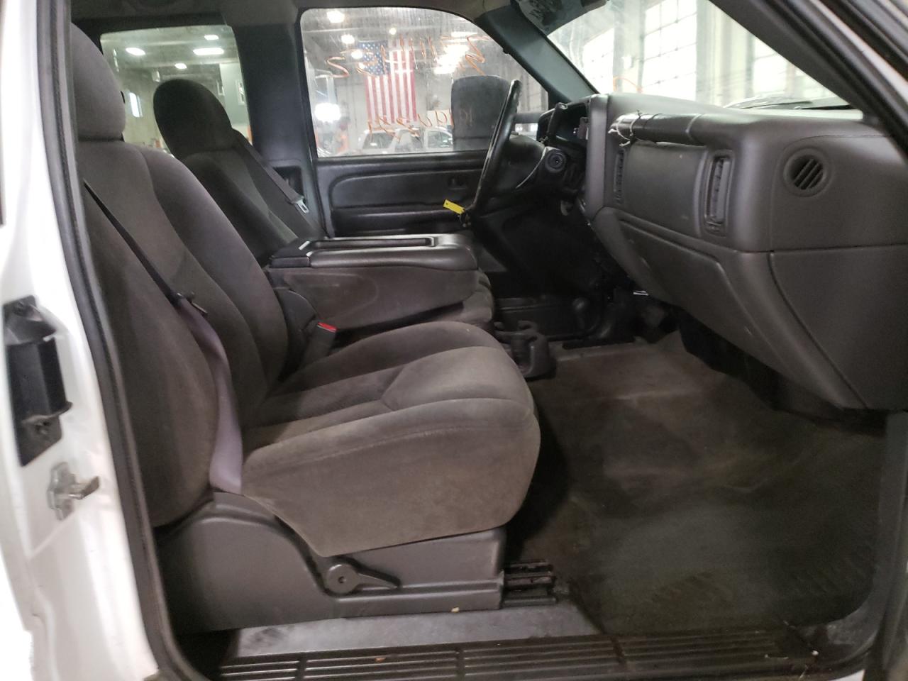 Photo 5 from auction – 2006 CHEVROLET SILVERADO with VIN 1GCEK19BX6E128963