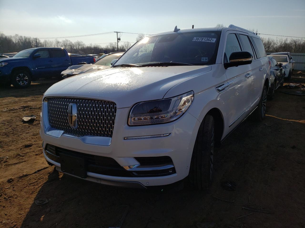 Photo 2 from auction – 2019 LINCOLN NAVIGATOR with VIN 5LMJJ3LT7KEL11514