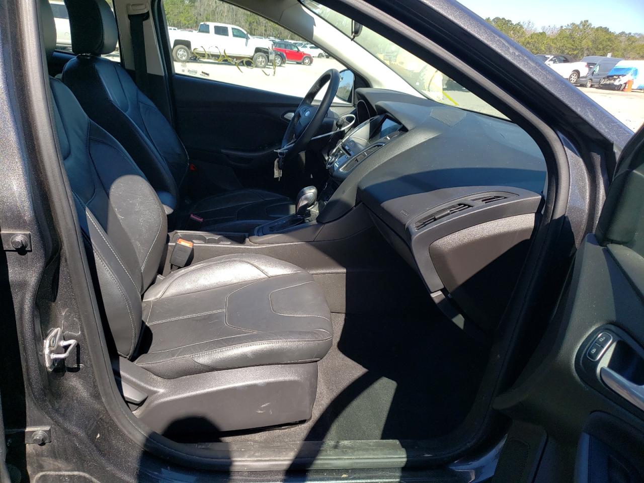 Photo 5 from auction – 2016 FORD FOCUS SE with VIN 1FADP3F24GL356649