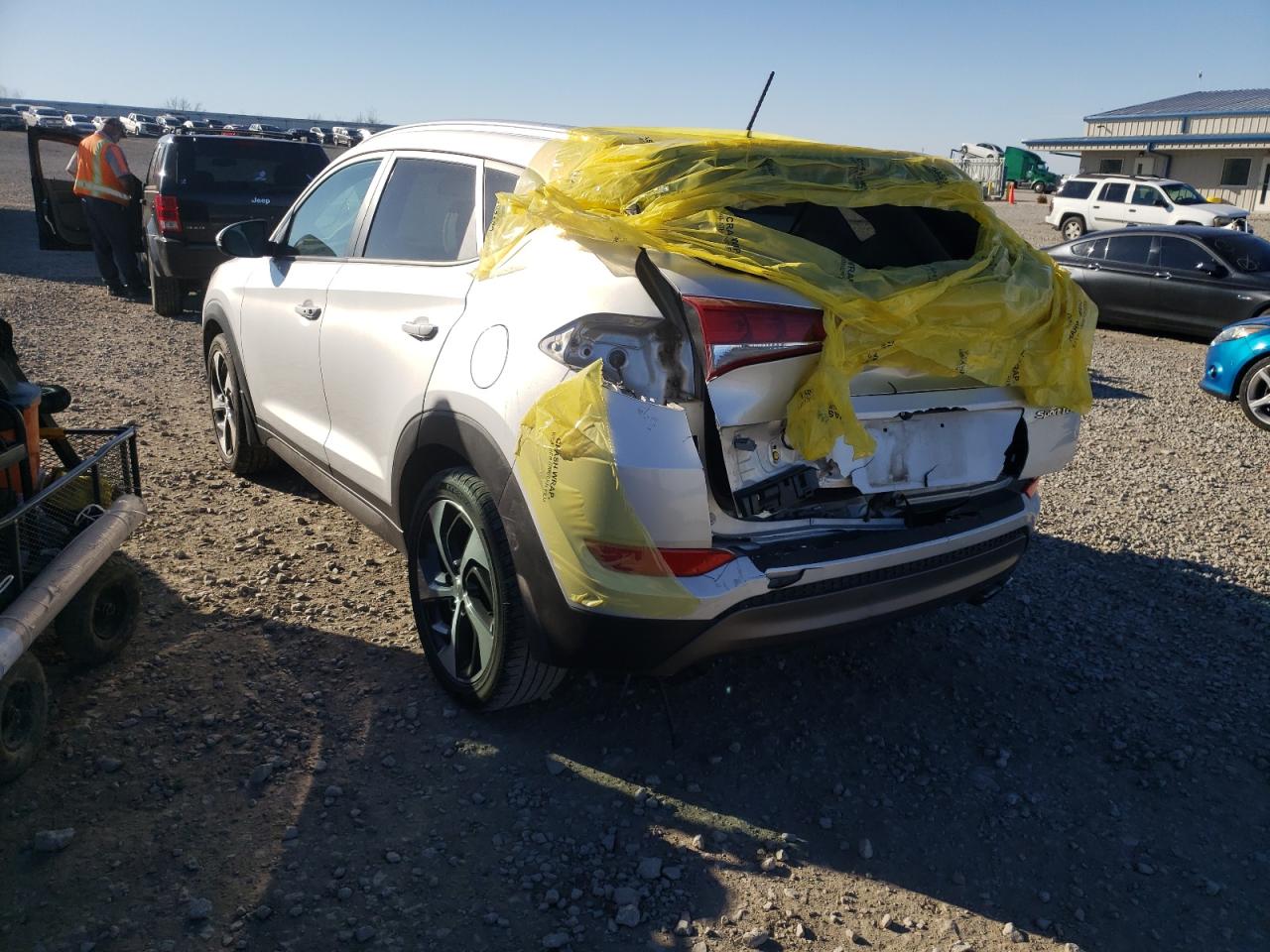 Photo 3 from auction – 2016 HYUNDAI TUCSON LIM with VIN KM8J33A29GU079910