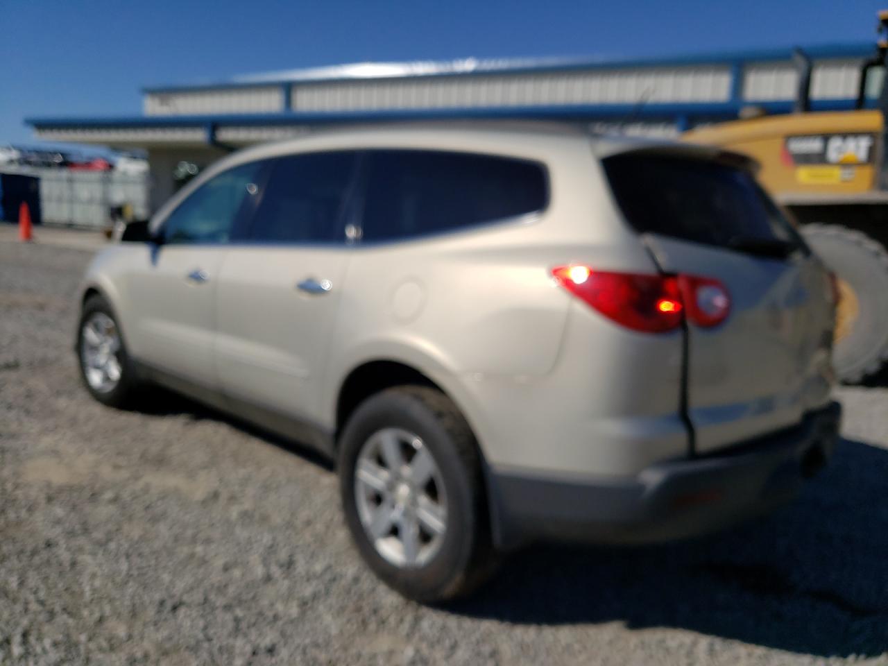Photo 3 from auction – 2011 CHEVROLET TRAVERSE L with VIN 1GNKRJED4BJ127077