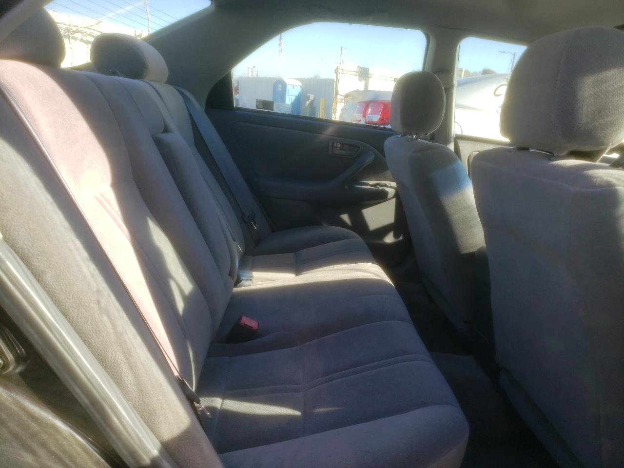 Photo 6 from auction – 2000 TOYOTA CAMRY CE with VIN 4T1BG22K2YU996142