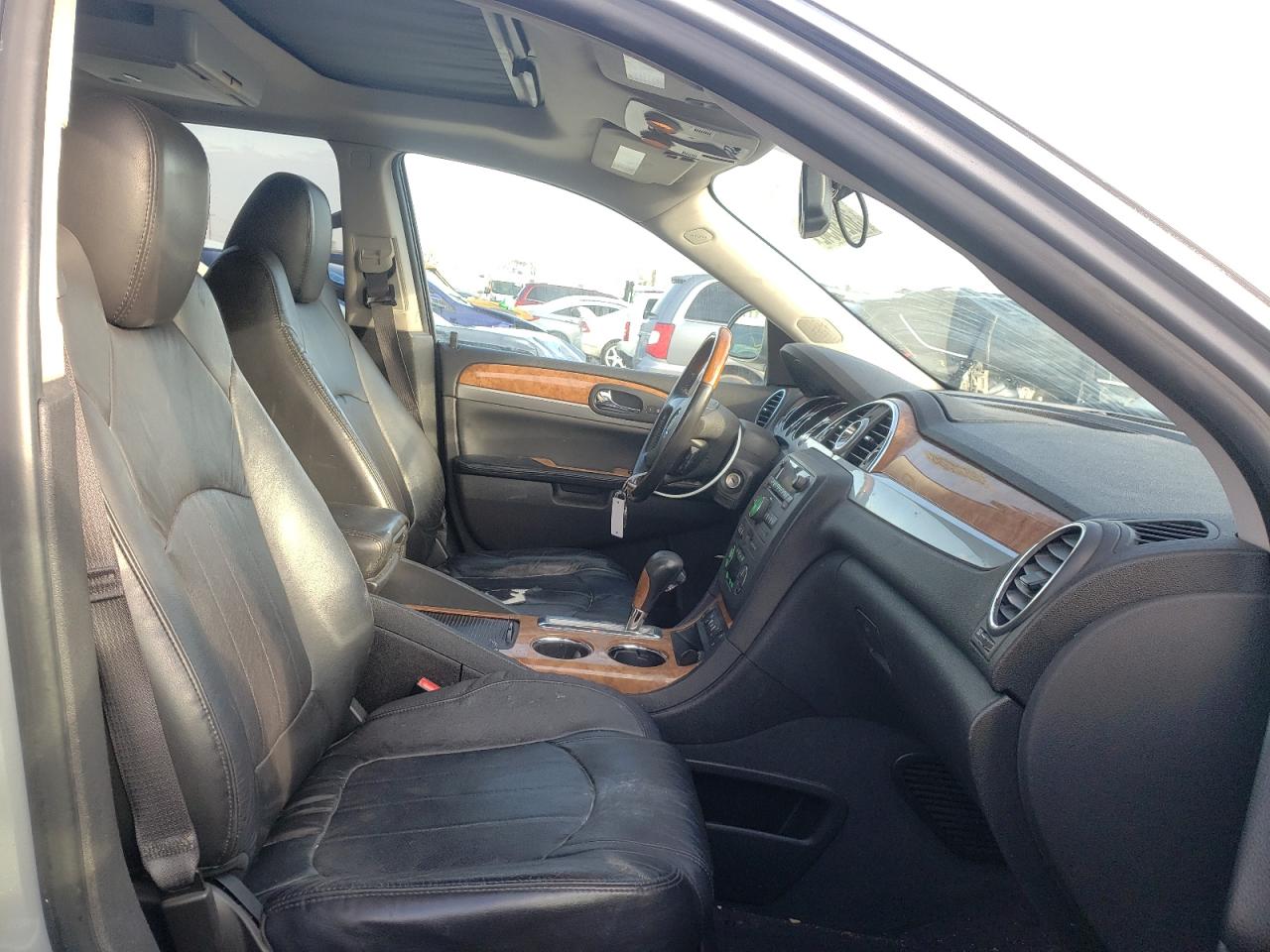 Photo 5 from auction – 2011 BUICK ENCLAVE CX with VIN 5GAKRCED8BJ136127