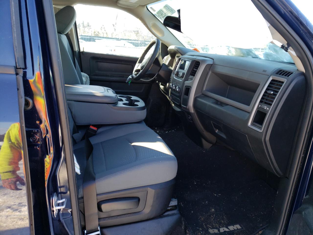 Photo 5 from auction – 2019 RAM 1500 CLASS with VIN 1C6RR7FG2KS544816