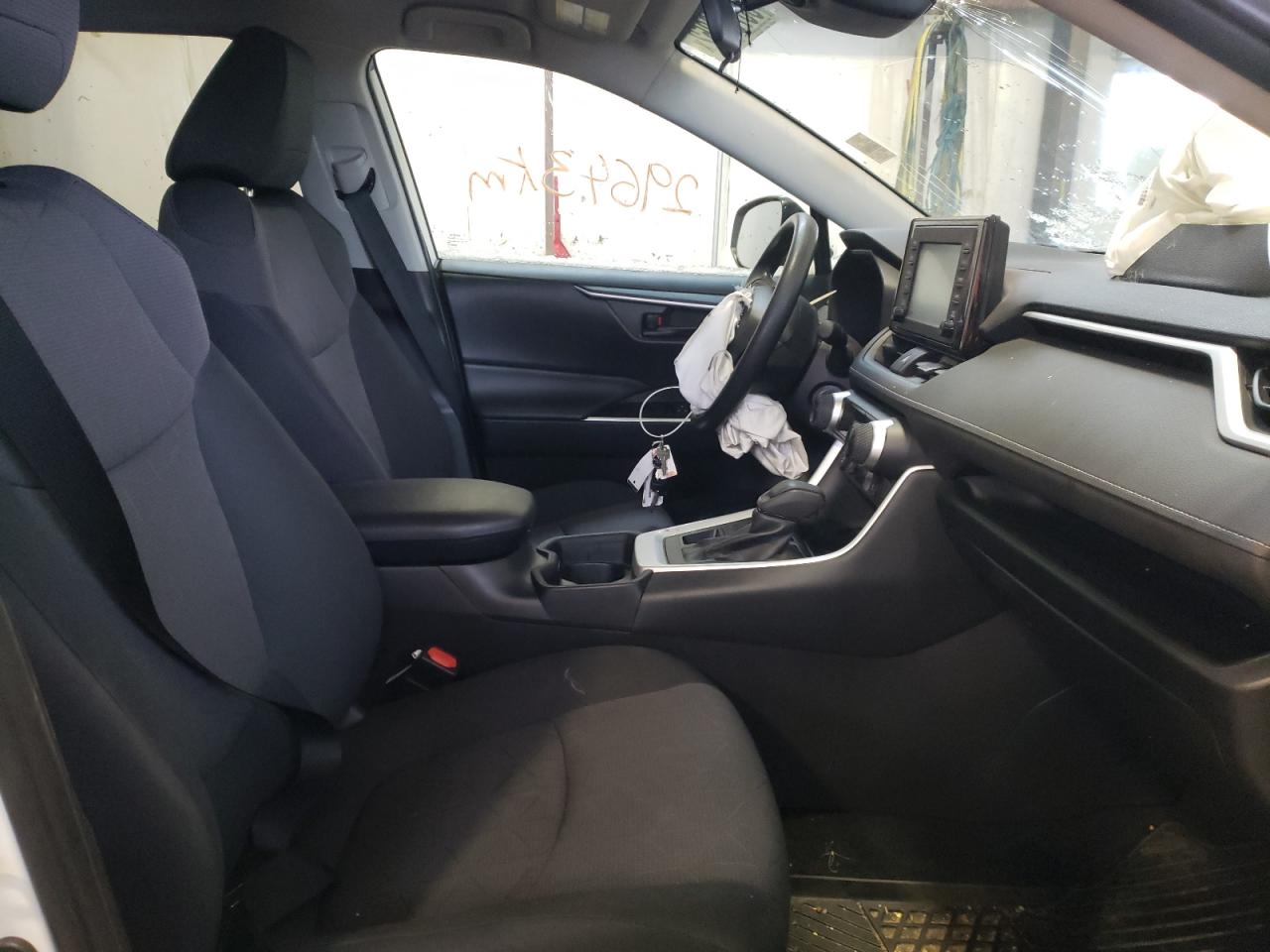 Photo 5 from auction – 2019 TOYOTA RAV4 LE with VIN 2T3B1RFV7KC037950