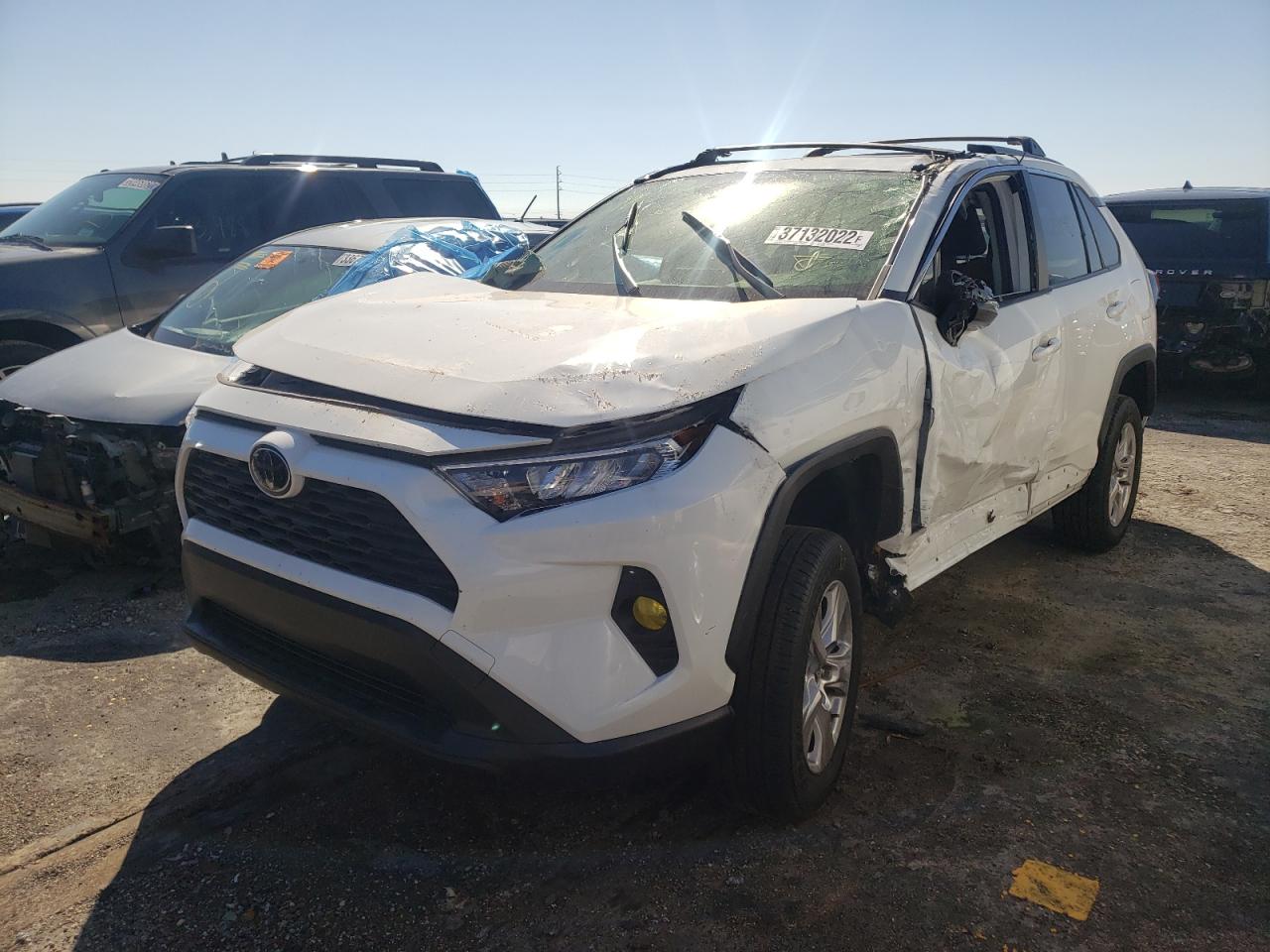 Photo 2 from auction – 2020 TOYOTA RAV4 XLE with VIN JTMP1RFV8LD060320