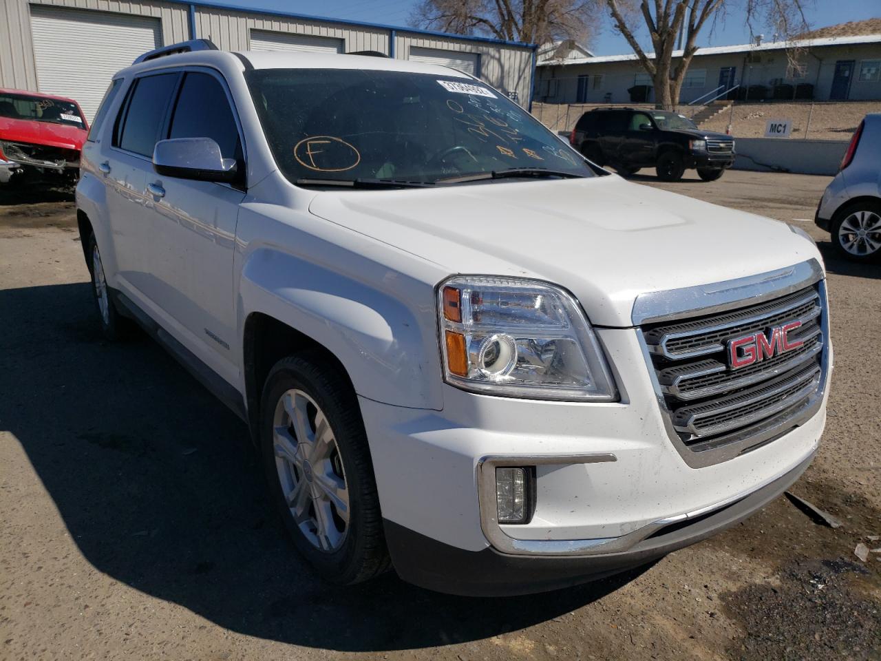 GMC TERRAIN SL 2017 with VIN 2GKFLPE37H6218697 - Photo from auction
