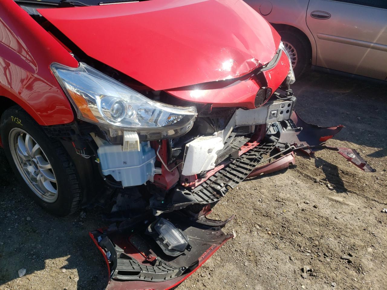 Photo 9 from auction – 2015 TOYOTA PRIUS V with VIN JTDZN3EU9FJ018084