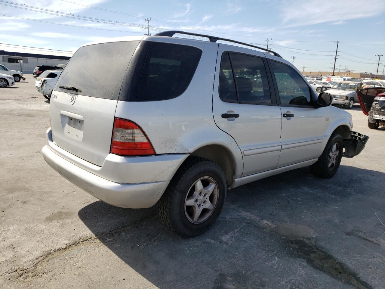 Photo 4 from auction – 2000 MERCEDES-BENZ ML 320 with VIN 4JGAB54E4YA184247