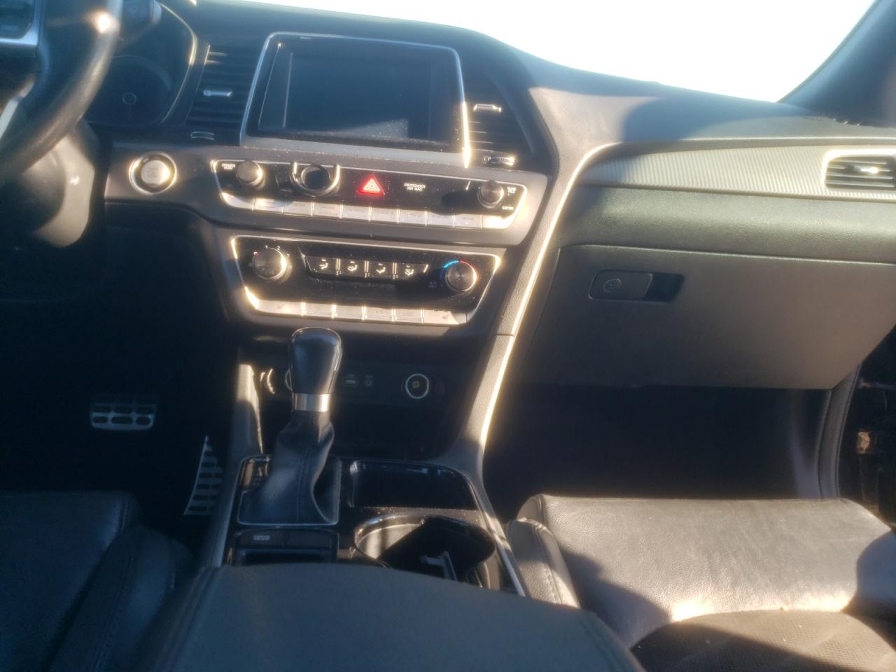Photo 9 from auction – 2018 HYUNDAI SONATA with VIN 5NPE34AF6JH628589