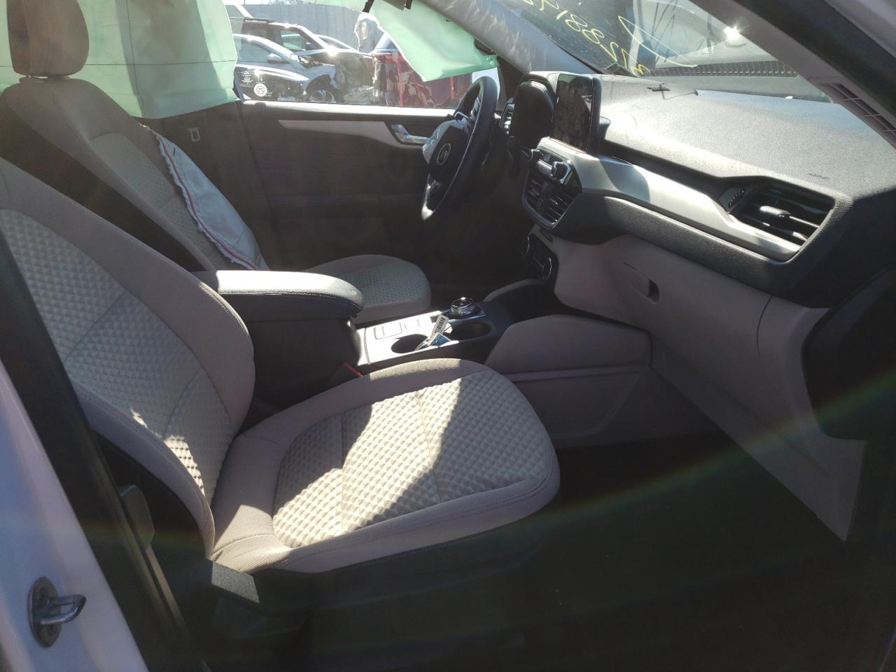 Photo 5 from auction – 2021 FORD ESCAPE SE with VIN 1FMCU9G63MUA33472