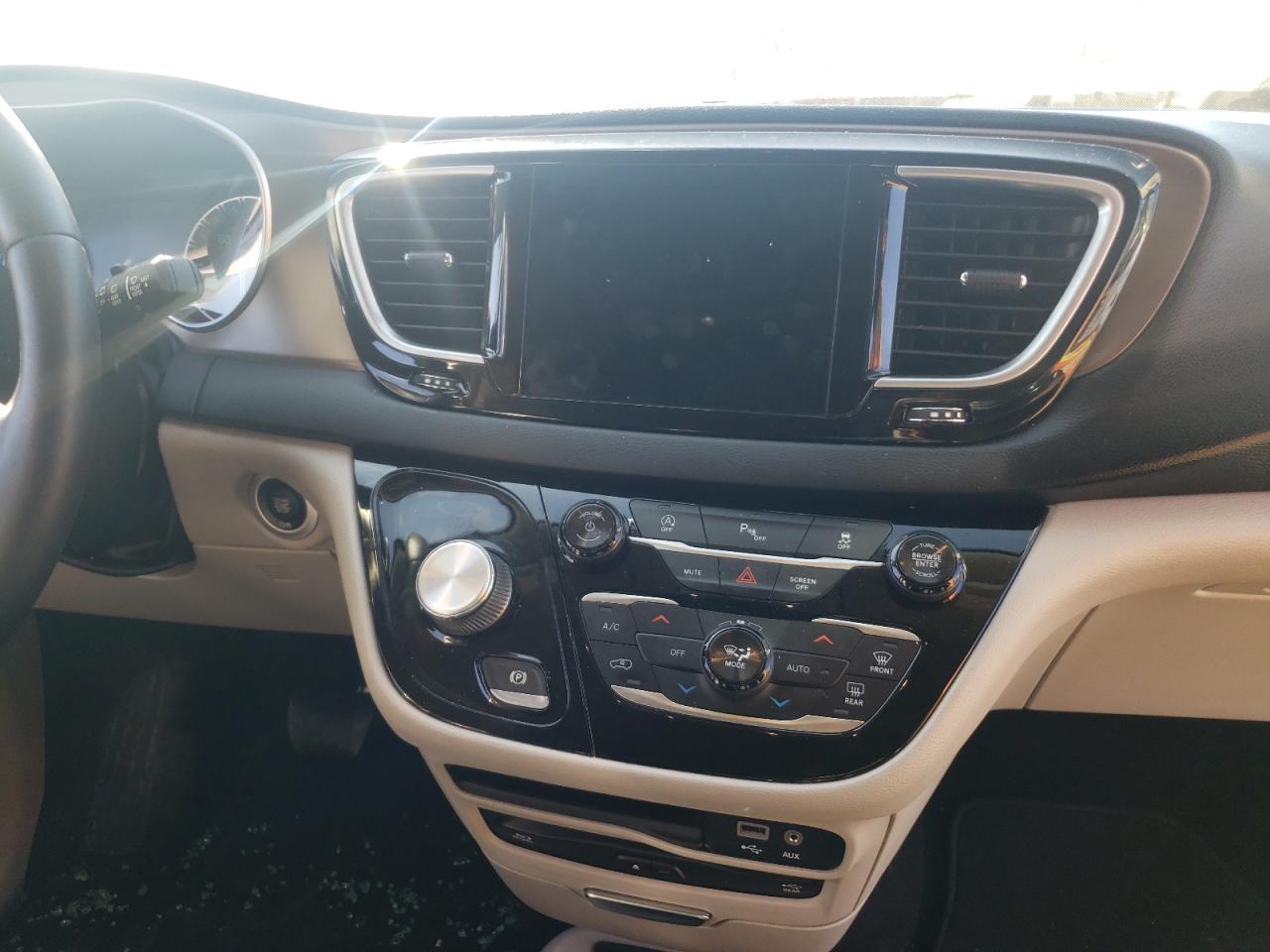 Photo 9 from auction – 2018 CHRYSLER PACIFICA T with VIN 2C4RC1EG4JR154230