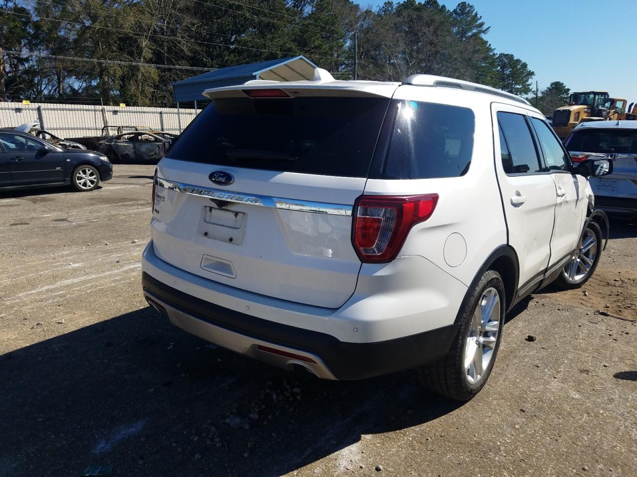 Photo 4 from auction – 2017 FORD EXPLORER X with VIN 1FM5K7D82HGA40961