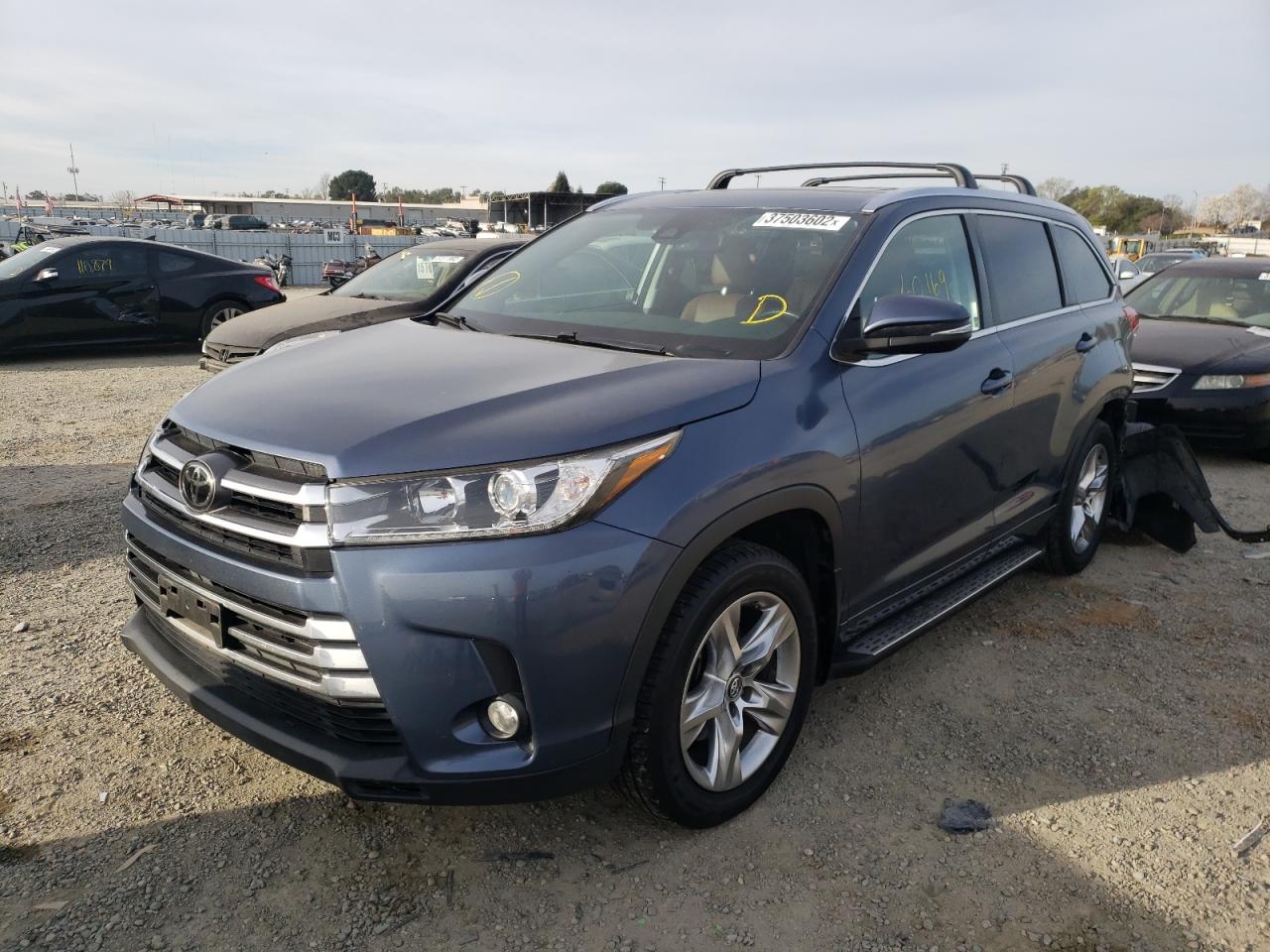 Photo 2 from auction – 2017 TOYOTA HIGHLANDER with VIN 5TDDZRFH6HS418404