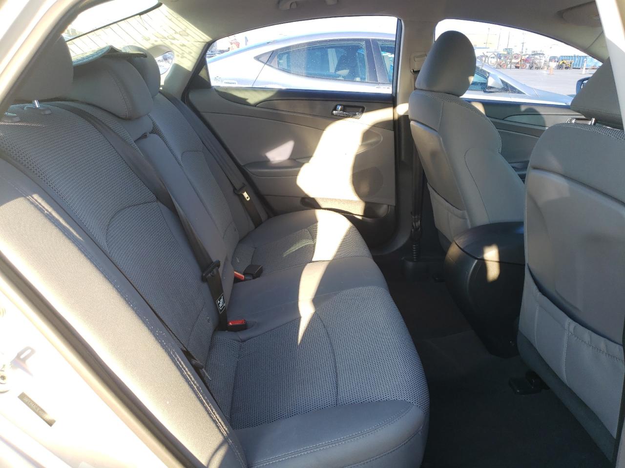 Photo 6 from auction – 2014 HYUNDAI SONATA GLS with VIN 5NPEB4AC3EH819997