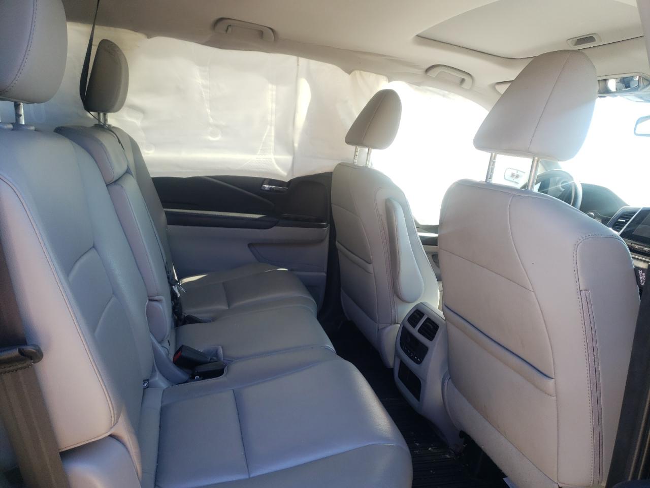 Photo 6 from auction – 2016 HONDA PILOT EXLN with VIN 5FNYF5H72GB020679