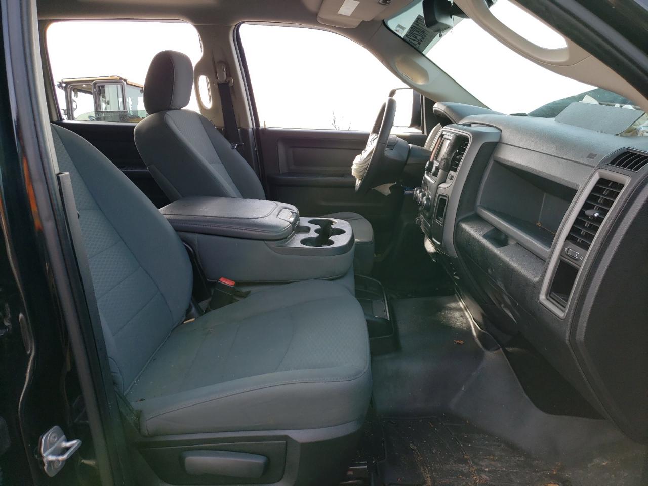 Photo 5 from auction – 2014 RAM 1500 ST with VIN 1C6RR7KG5ES450228