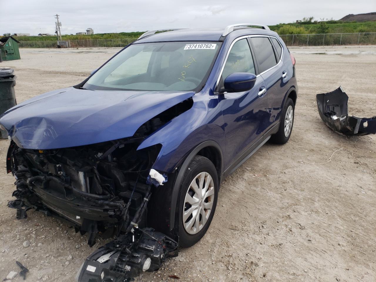 Photo 2 from auction – 2017 NISSAN ROGUE S with VIN 5N1AT2MT2HC840931
