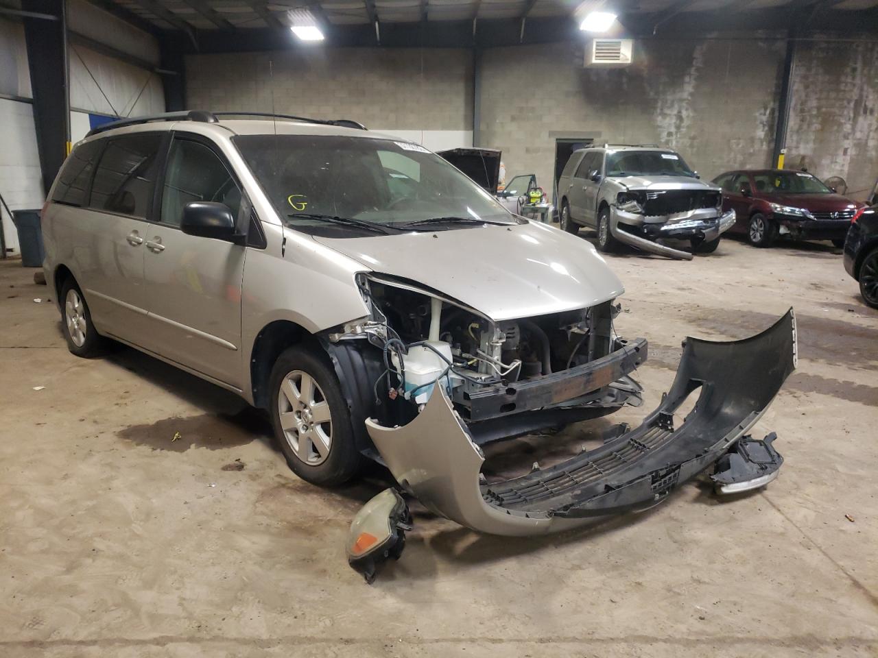 Photo 1 from auction – 2004 TOYOTA SIENNACELE with VIN 5TDZA23C74S070782