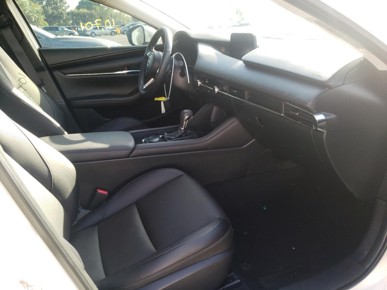 Photo 5 from auction – 2019 MAZDA 3 PREMIUM with VIN 3MZBPAEM2KM101754