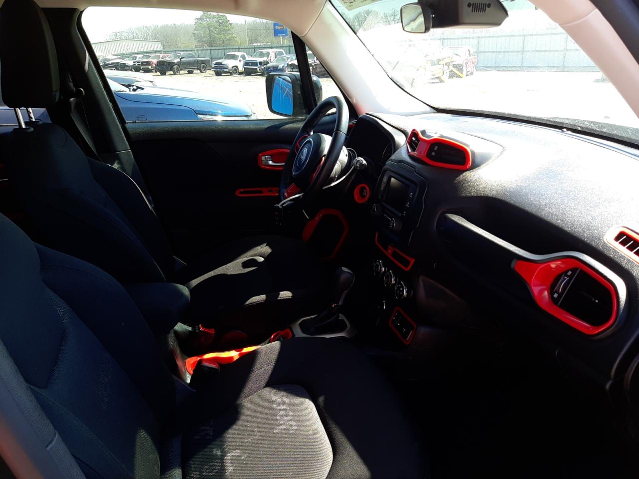 Photo 5 from auction – 2017 JEEP RENEGADE with VIN ZACCJBBB9HPE83952