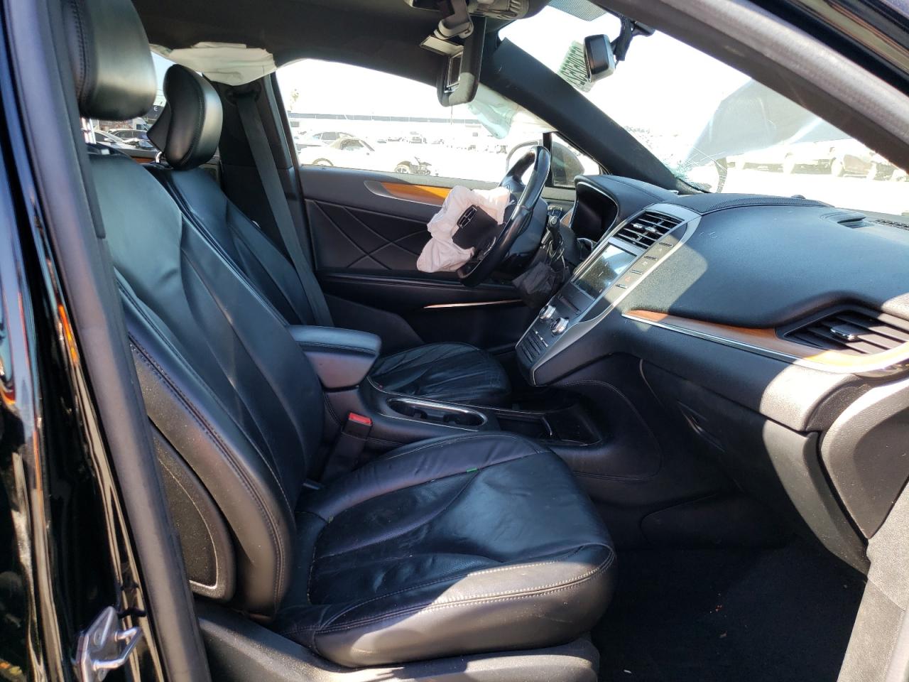 Photo 5 from auction – 2017 LINCOLN MKC SELECT with VIN 5LMCJ2C95HUL12862