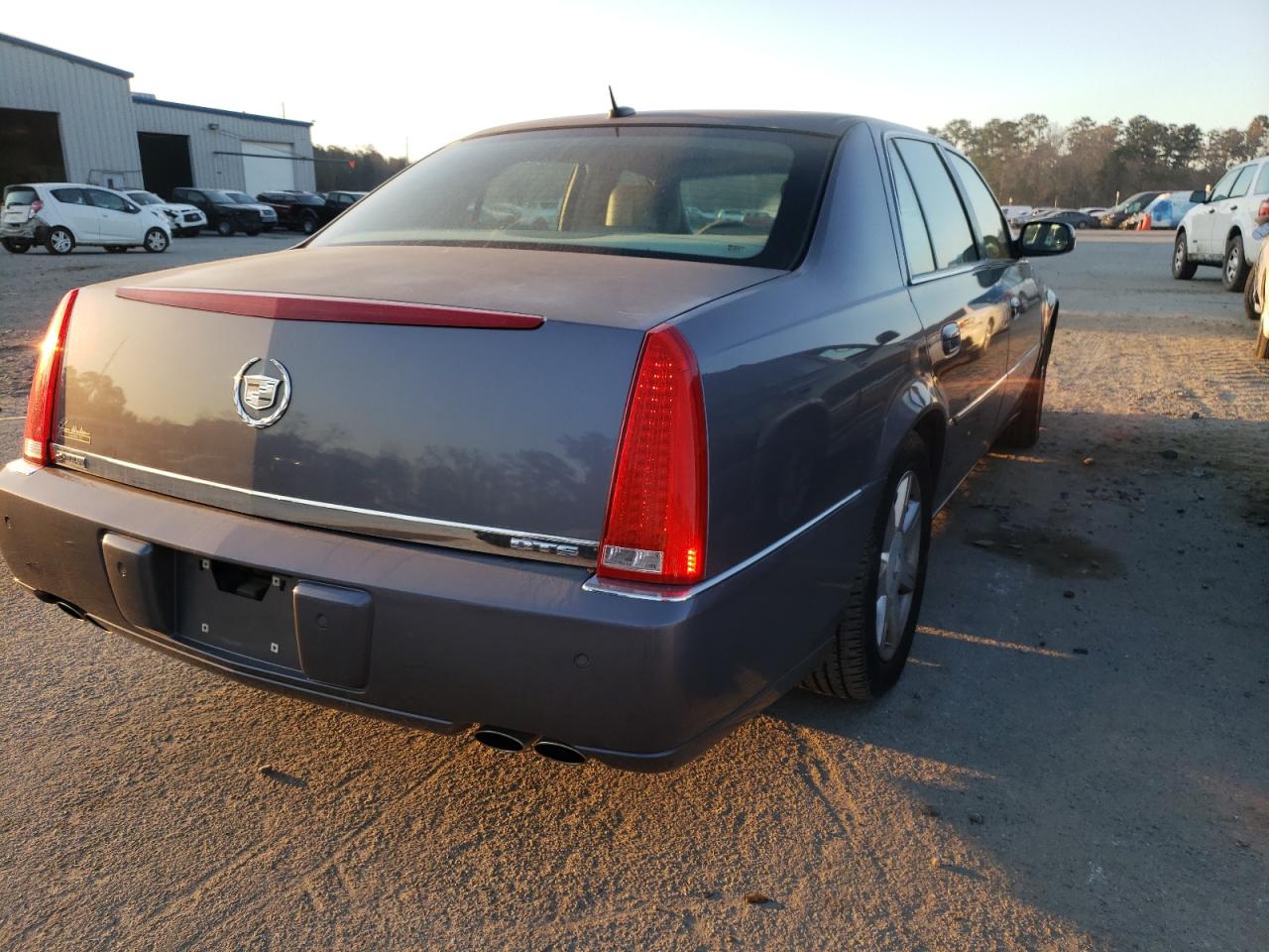 Photo 4 from auction – 2007 CADILLAC DTS with VIN 1G6KD57Y97U164259