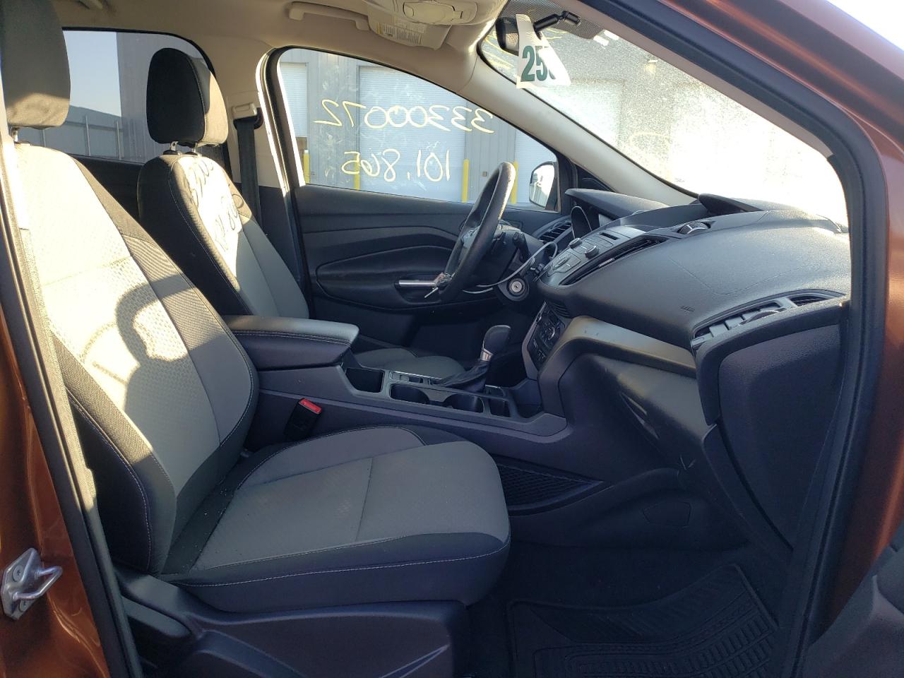 Photo 5 from auction – 2017 FORD ESCAPE SE with VIN 1FMCU0GD1HUB08802