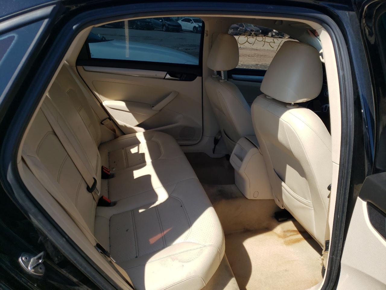 Photo 6 from auction – 2014 VOLKSWAGEN PASSAT with VIN 1VWAS7A33EC116022
