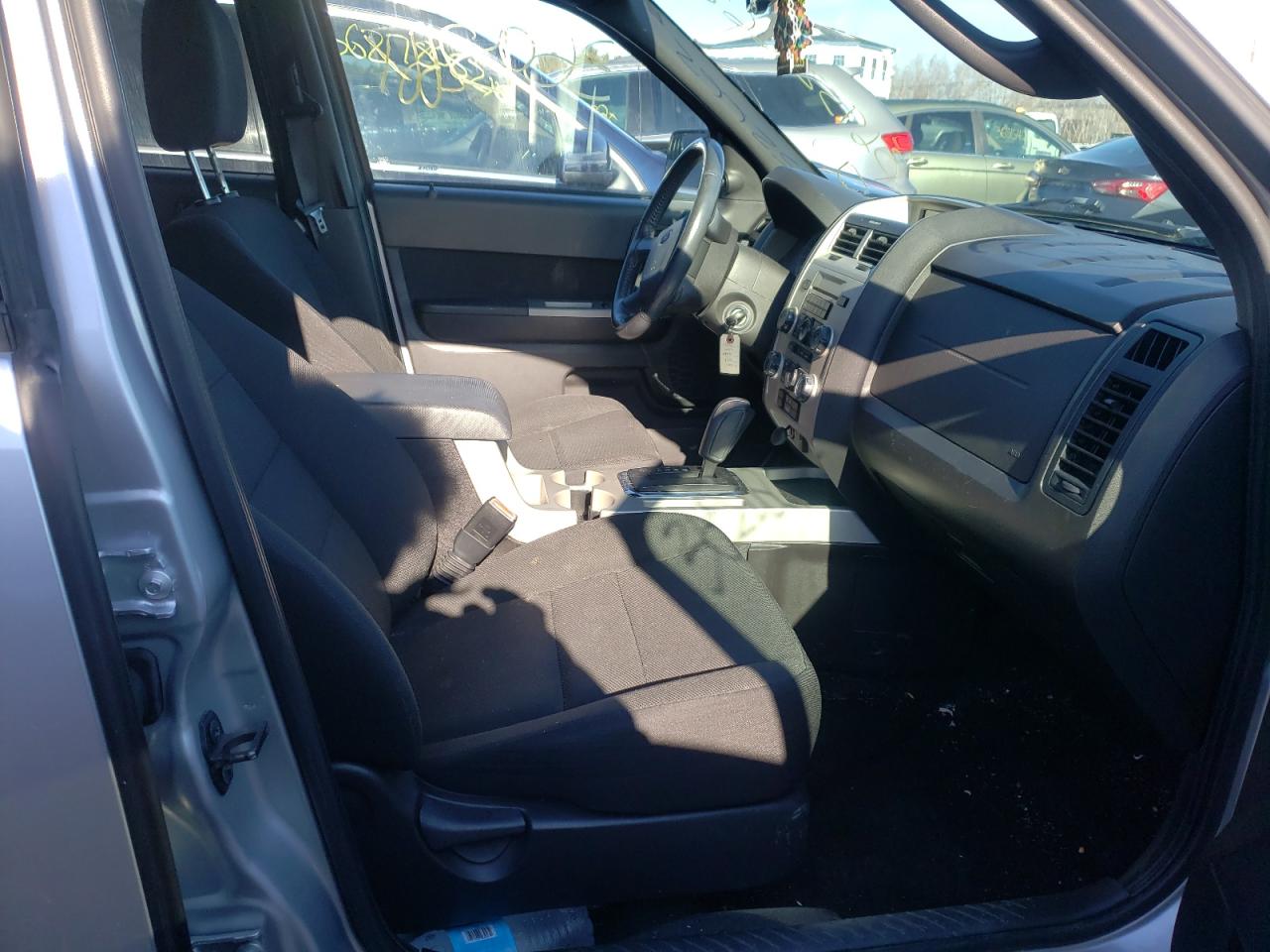 Photo 5 from auction – 2010 FORD ESCAPE XLT with VIN 1FMCU9D72AKB90009