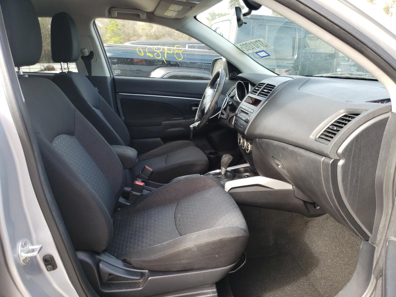 Photo 5 from auction – 2011 MITSUBISHI OUTLANDER with VIN JA4AP4AU1BZ022896