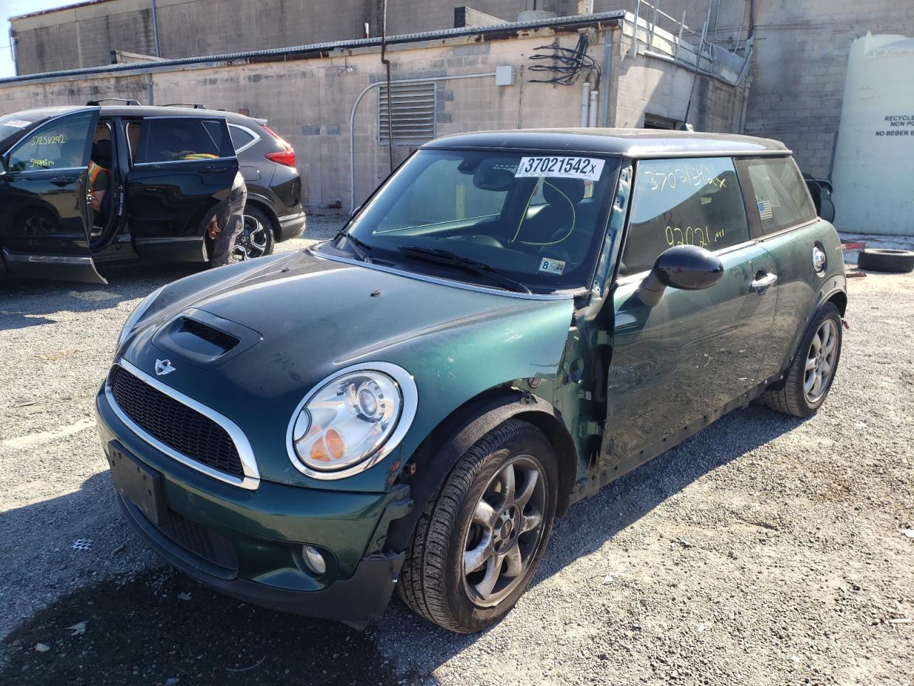 Photo 2 from auction – 2008 MINI COOPER S with VIN WMWMF73518TV37984