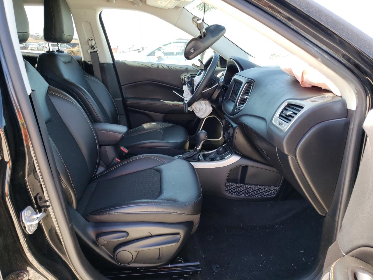 Photo 5 from auction – 2018 JEEP COMPASS LA with VIN 3C4NJDBB2JT423000
