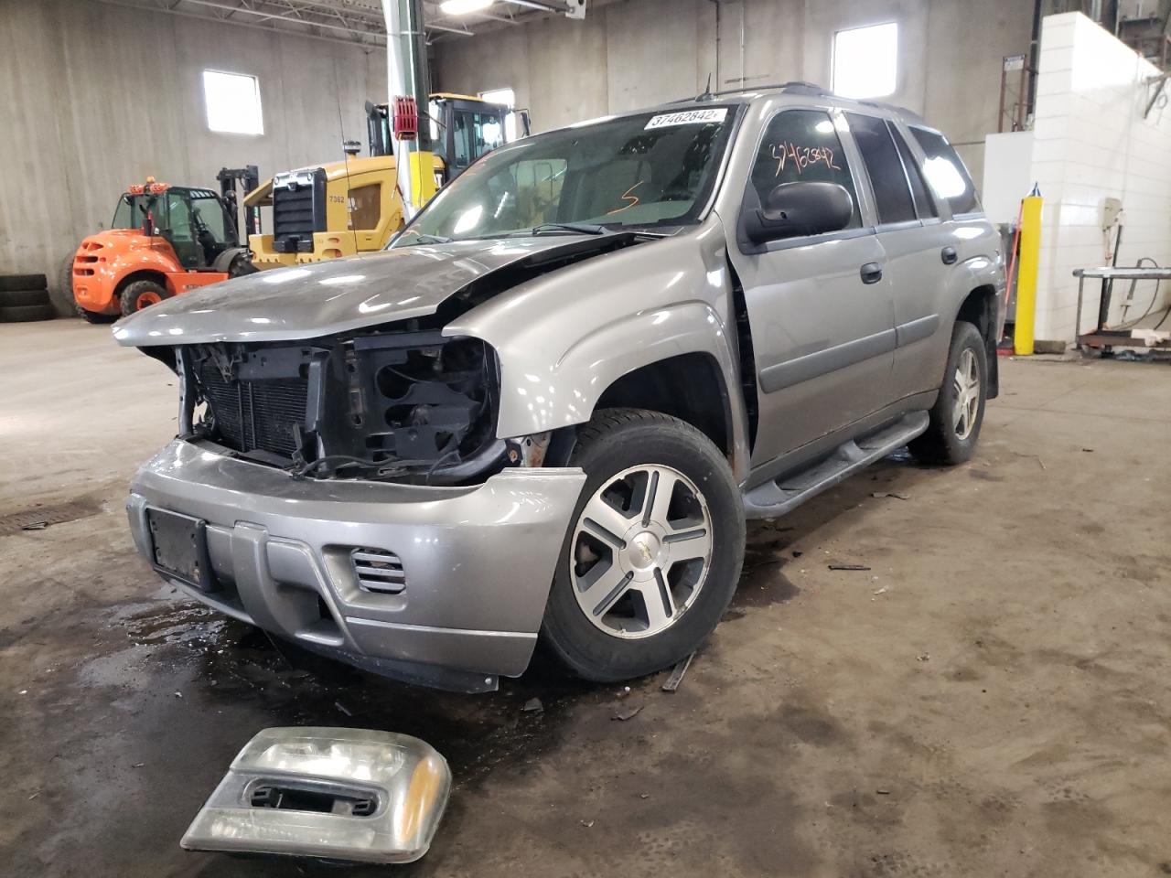Photo 2 from auction – 2005 CHEVROLET TRAILBLAZE with VIN 1GNDT13S452256625