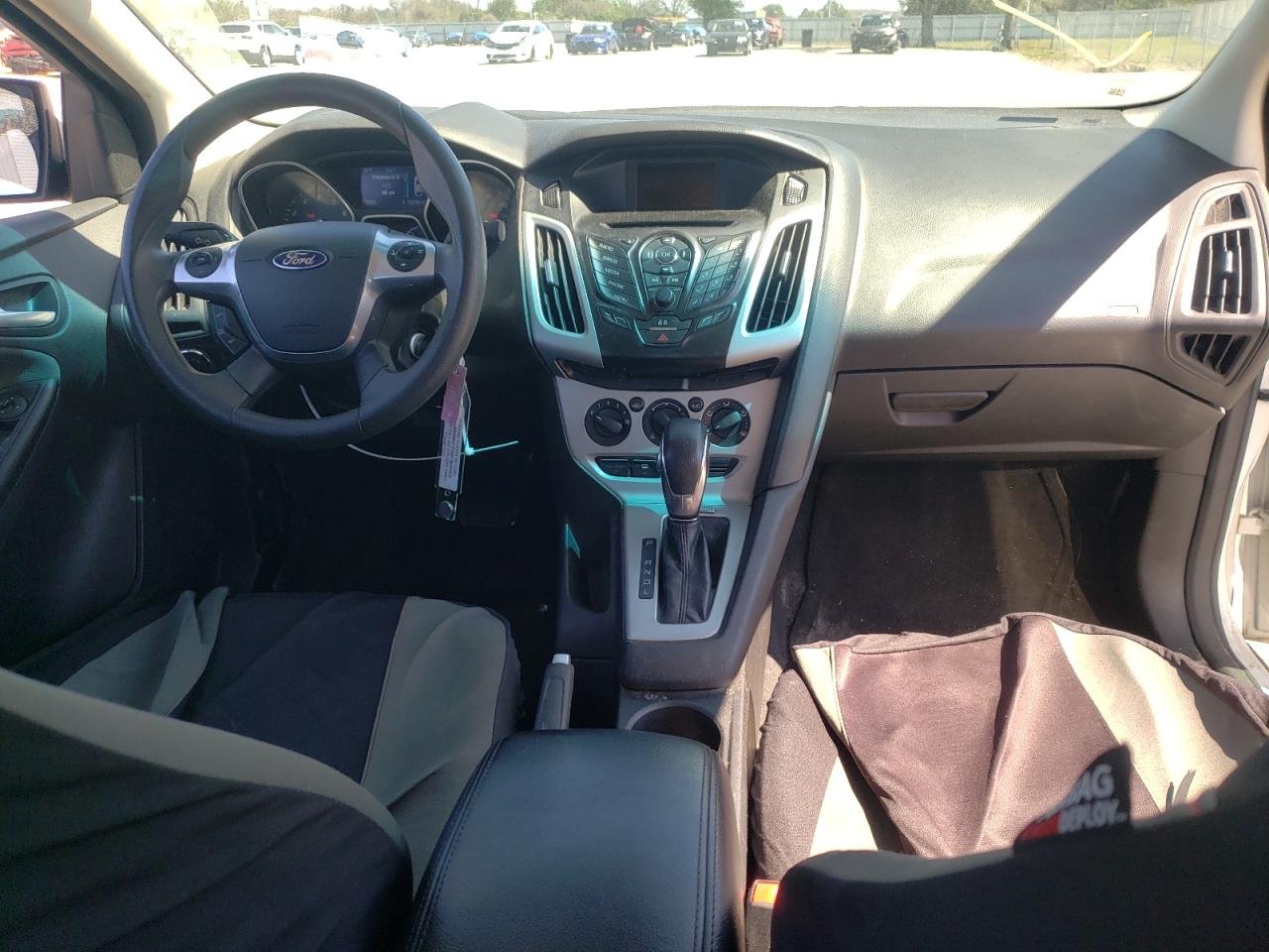 Photo 9 from auction – 2014 FORD FOCUS SE with VIN 1FADP3F2XEL193065